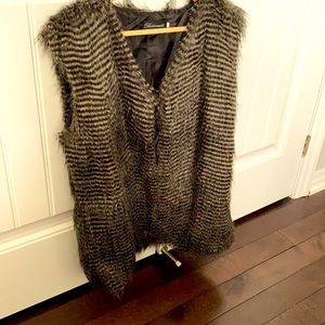 Faux fur vest (M)